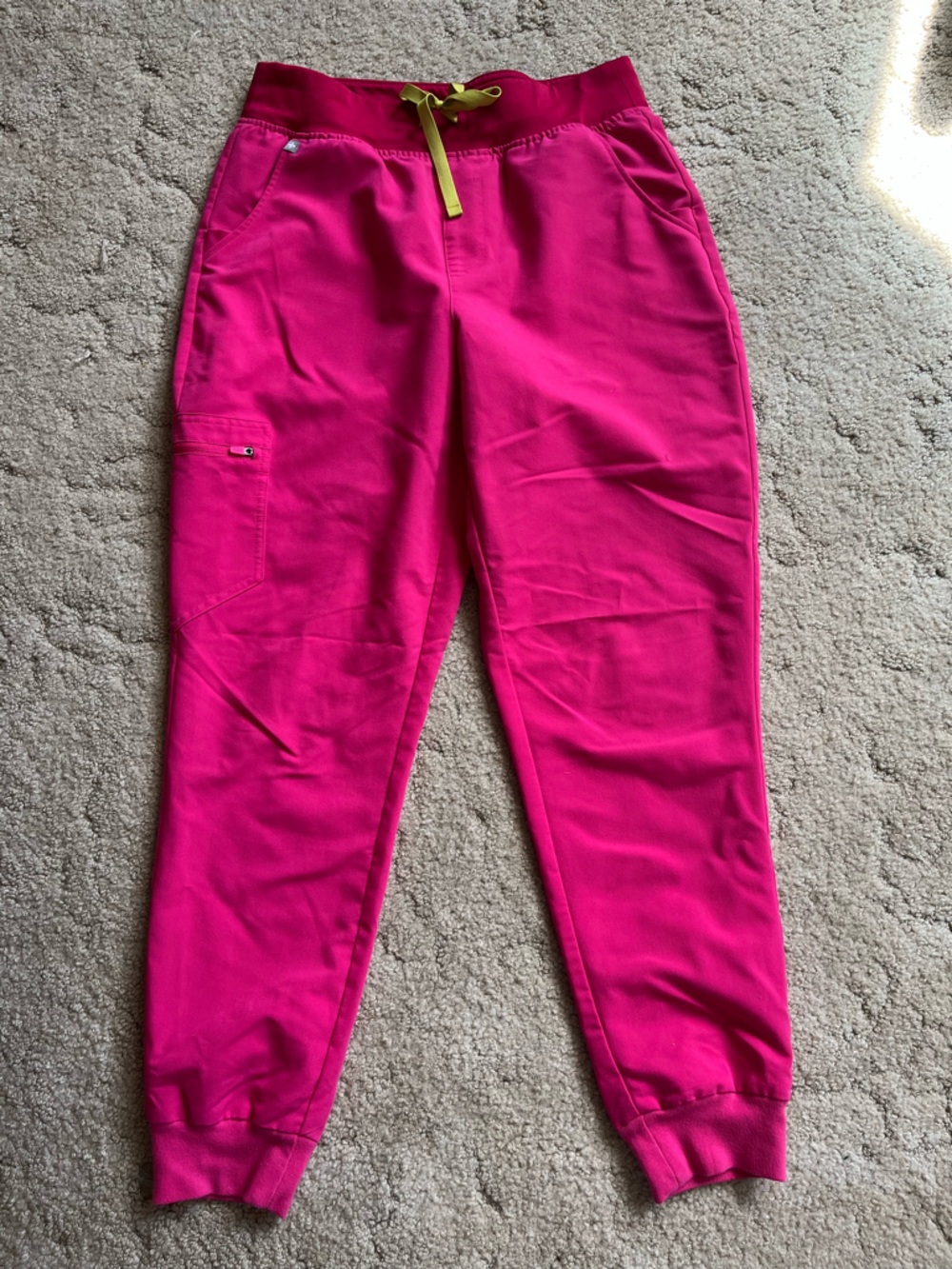 Figs Zamora shocking pink medium